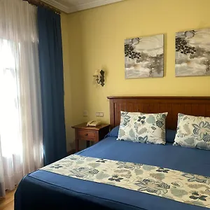 מלון Casona De La Reyna ***